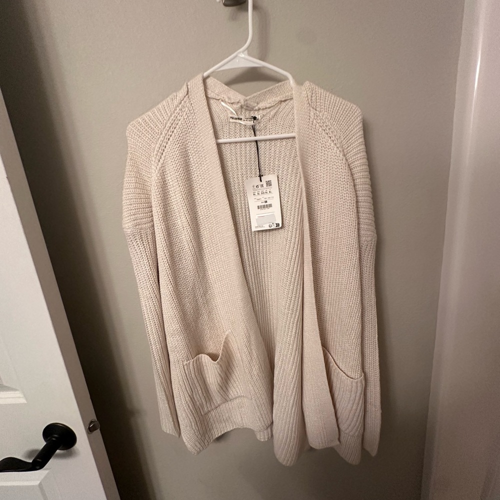 Pull and Bear Women's Cream Sweater